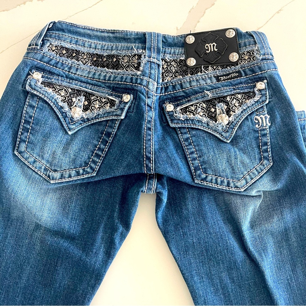 Miss Me Gorgeous insane detail low rise size 27 boot cut jeans style # JP 6075B